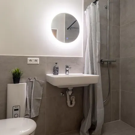 Apartment Modern Living Apartment - Naehe Stadtpark, U-Bahn, Altstadt, 2-Zimmer
