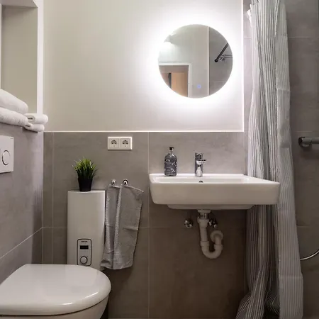 Modern Living Apartment - Naehe Stadtpark, U-Bahn, Altstadt, 2-Zimmer *